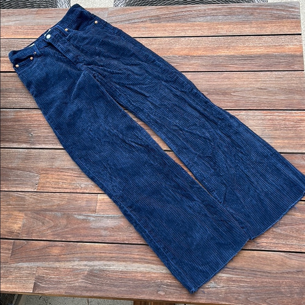 Levi's Navy Blue Wide Leg Ribcage Corduroy pants size 26